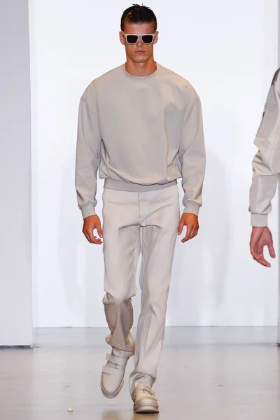 Look 11